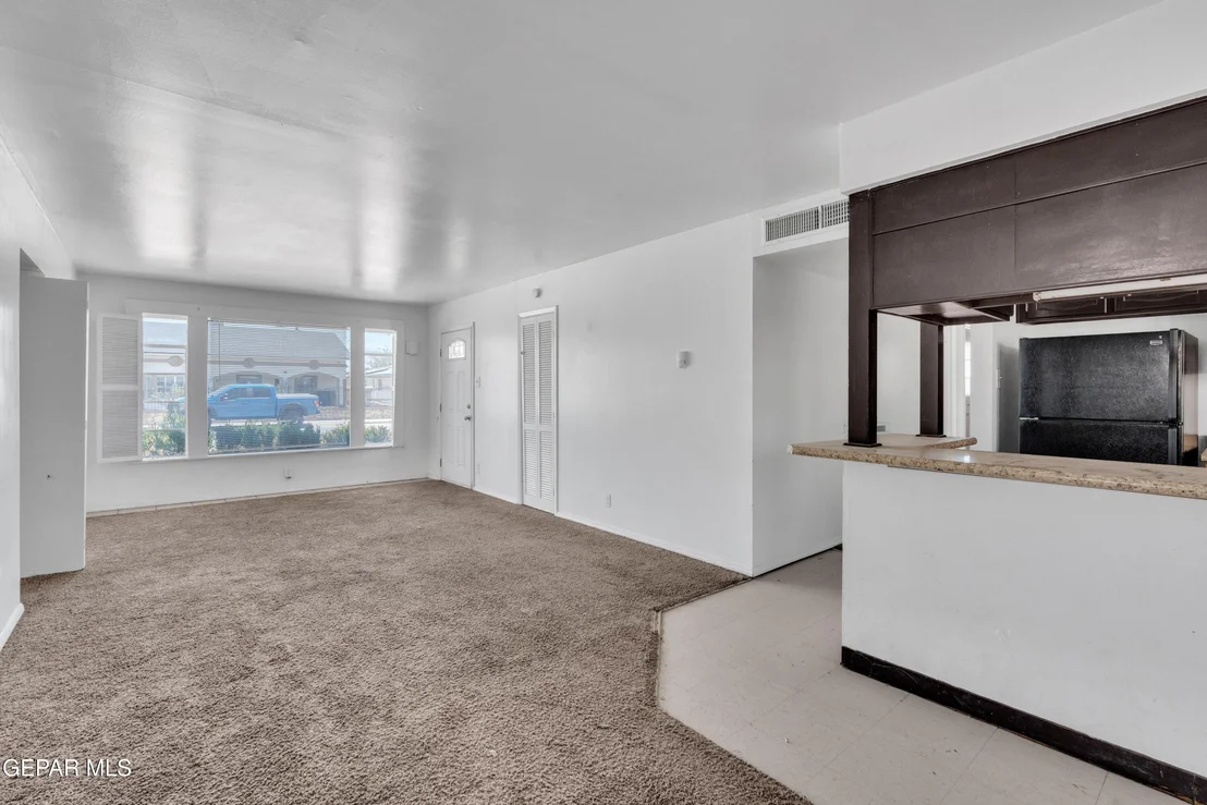 Photo of 7605 Parkland Drive
