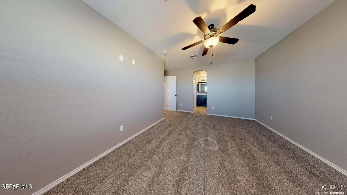 Photo of 912 Sandhurst Place