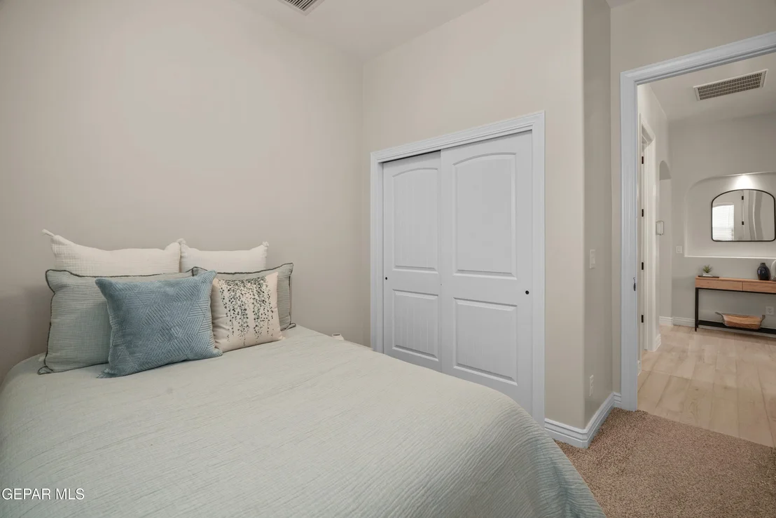 Photo of 912 Foley Place