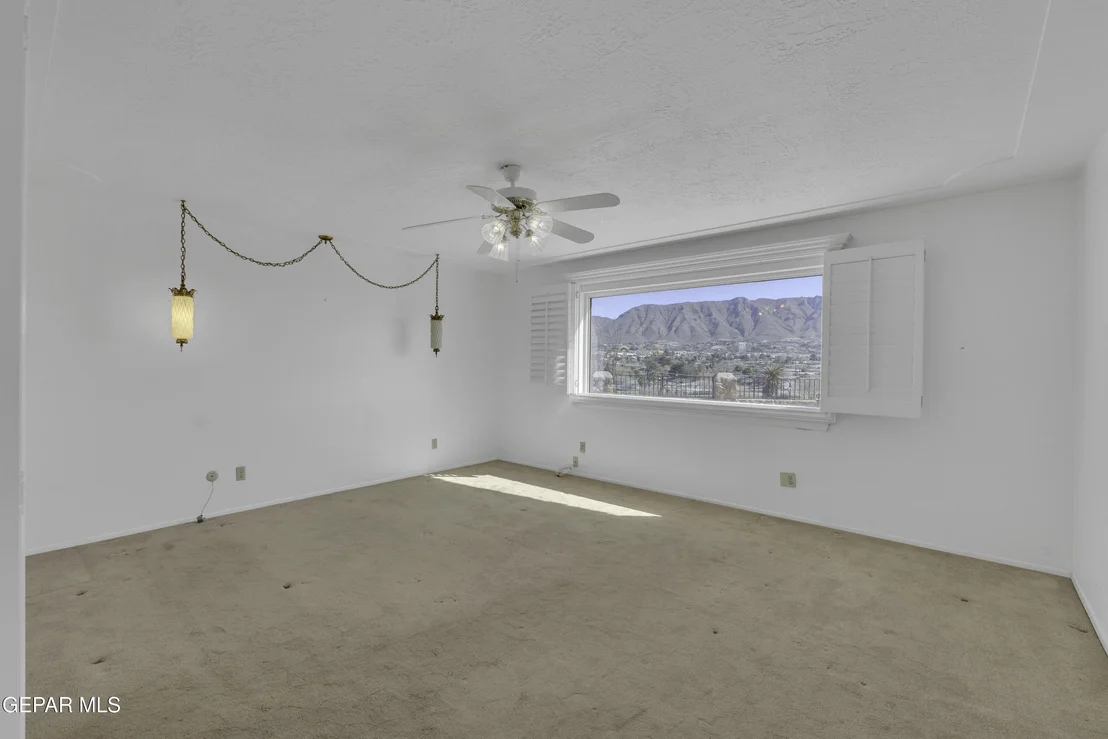 Photo of 612 SOMERSET Drive