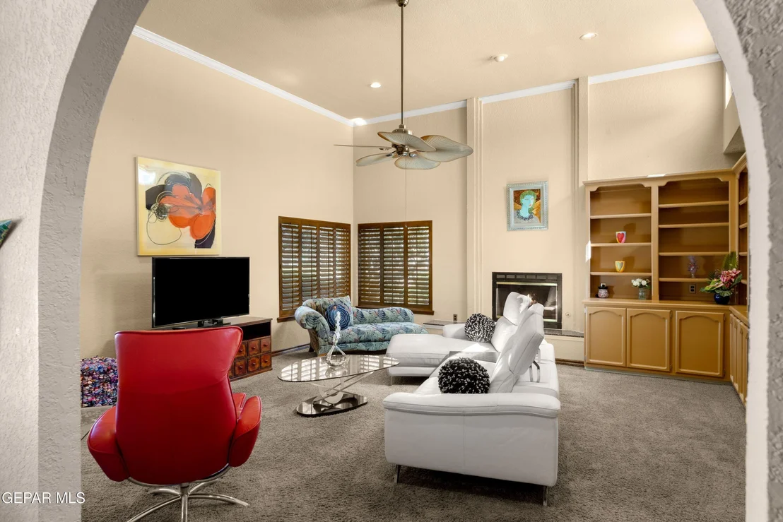 Photo of 612 WILLOW GLEN Drive