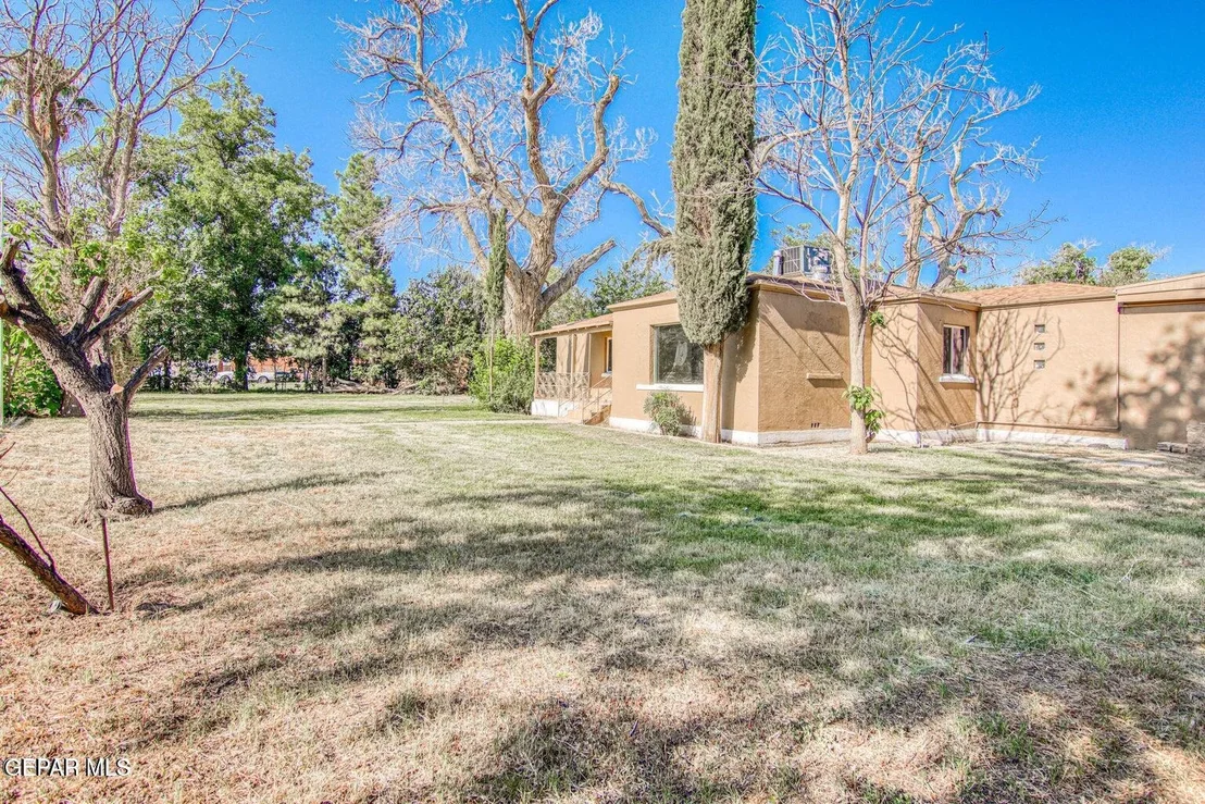 Photo of 915 Sparks Circle