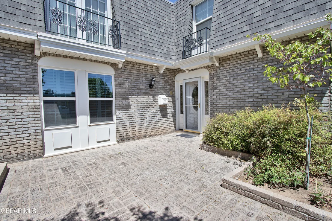 Photo of 517 Stonebluff Road