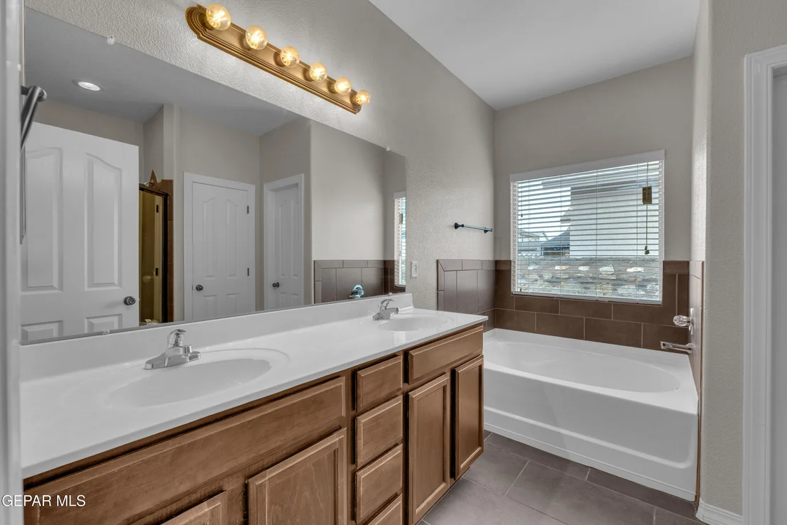 Photo of 2209 Glitter Point