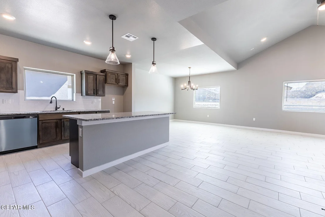 Photo of 952 Sandhurst Place