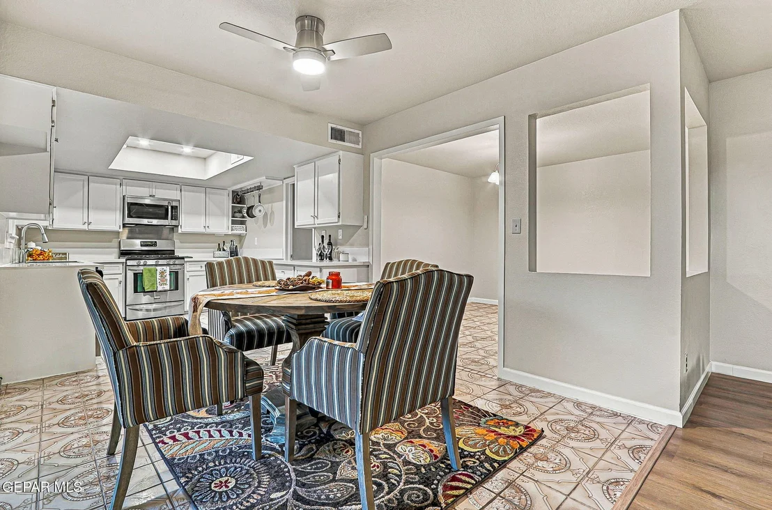 Photo of 220 SERRANIA Drive