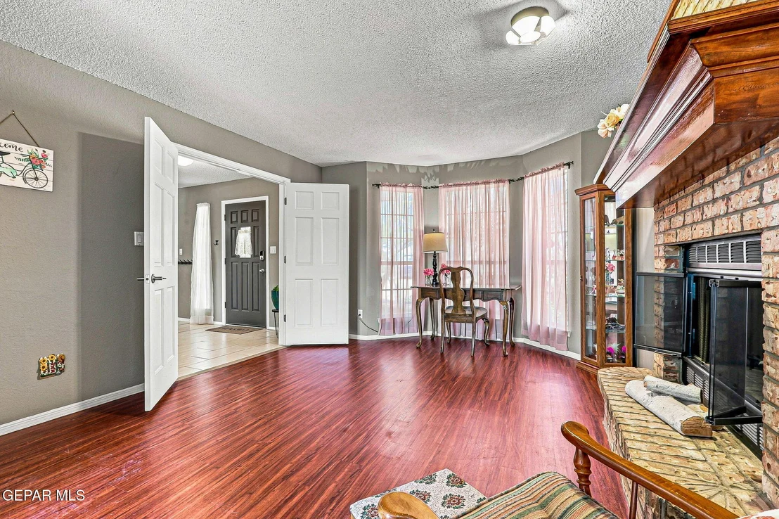 Photo of 4404 LOMA DE ORO Drive