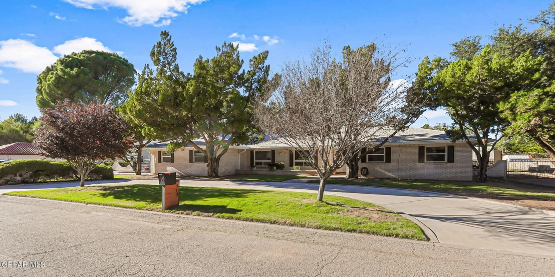Photo of 717 LIVE OAK Drive