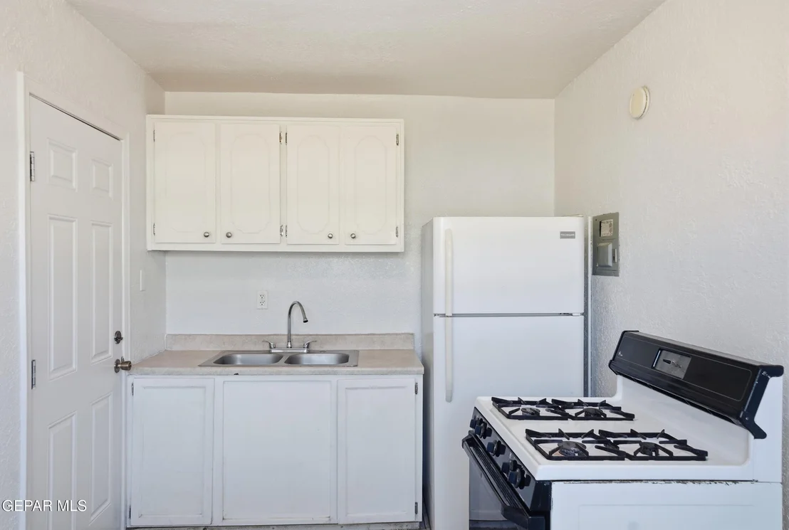Photo of 652 VAL VERDE Street