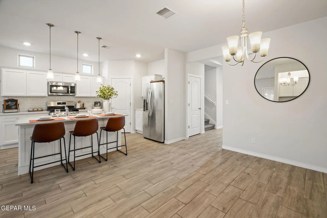 Photo of 913 Airship Place