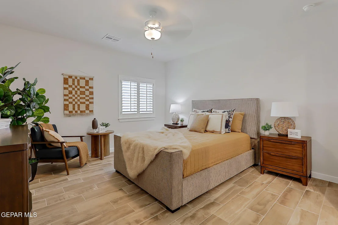 Photo of 924 Nayland Place