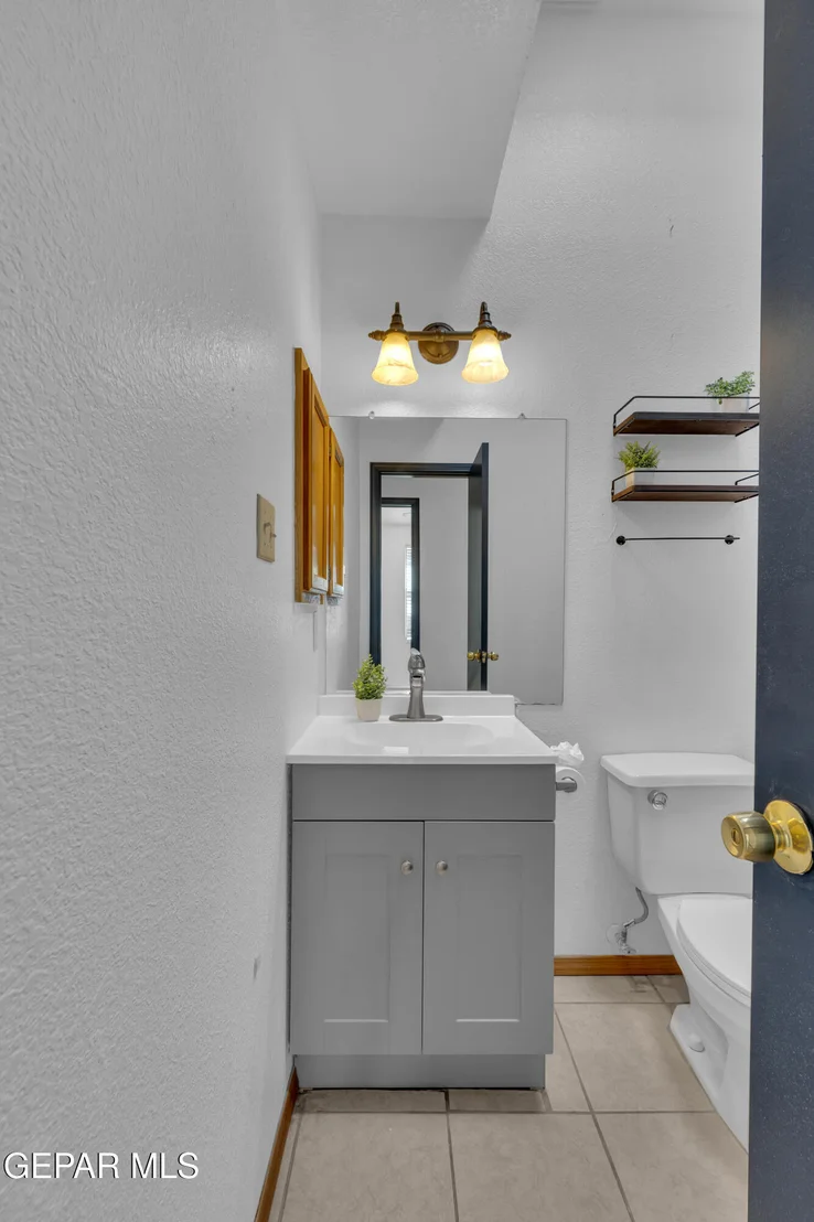 Photo of 5817 CHIPPENDALE Avenue
