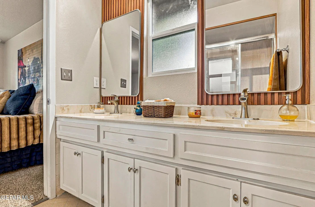 Photo of 220 SERRANIA Drive