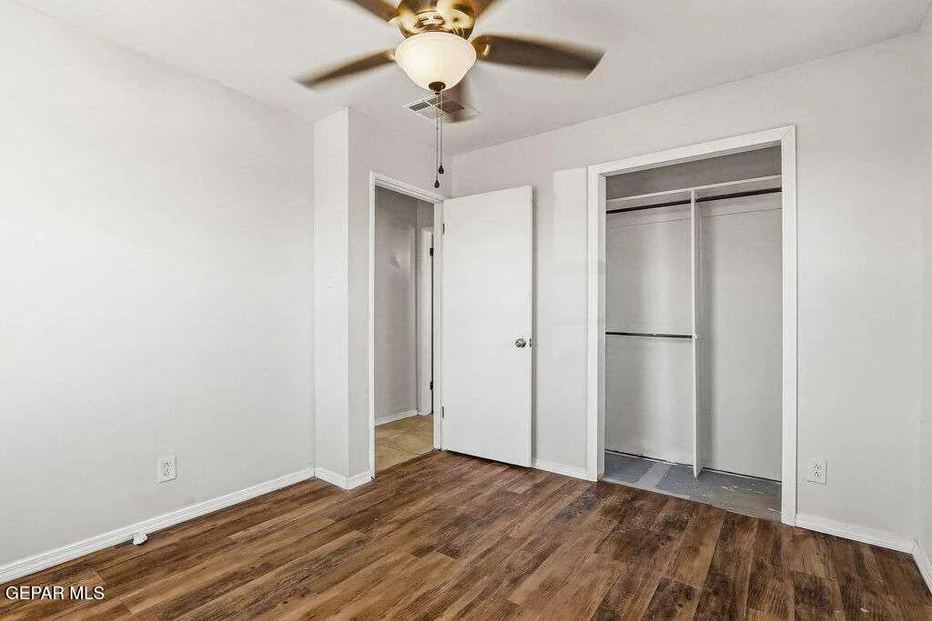 Photo of 5000 MEADE Court