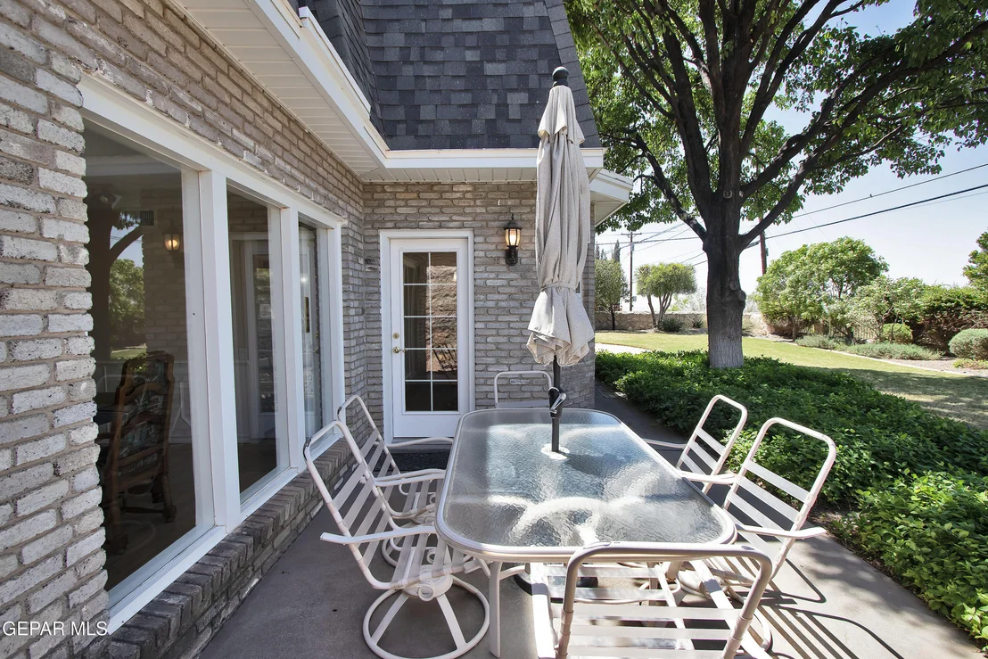 Photo of 517 Stonebluff Road