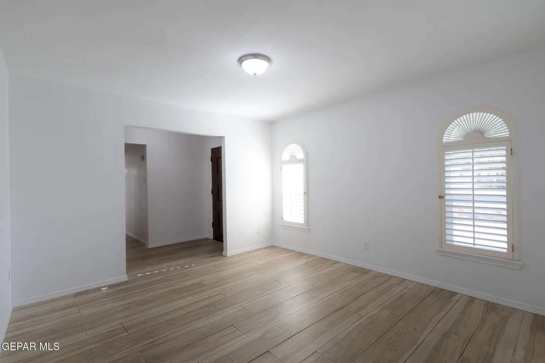 Photo of 14829 KINGSTON Road
