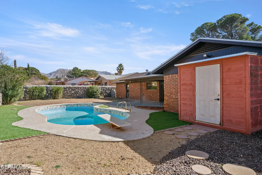 Photo of 6849 LA CADENA Drive