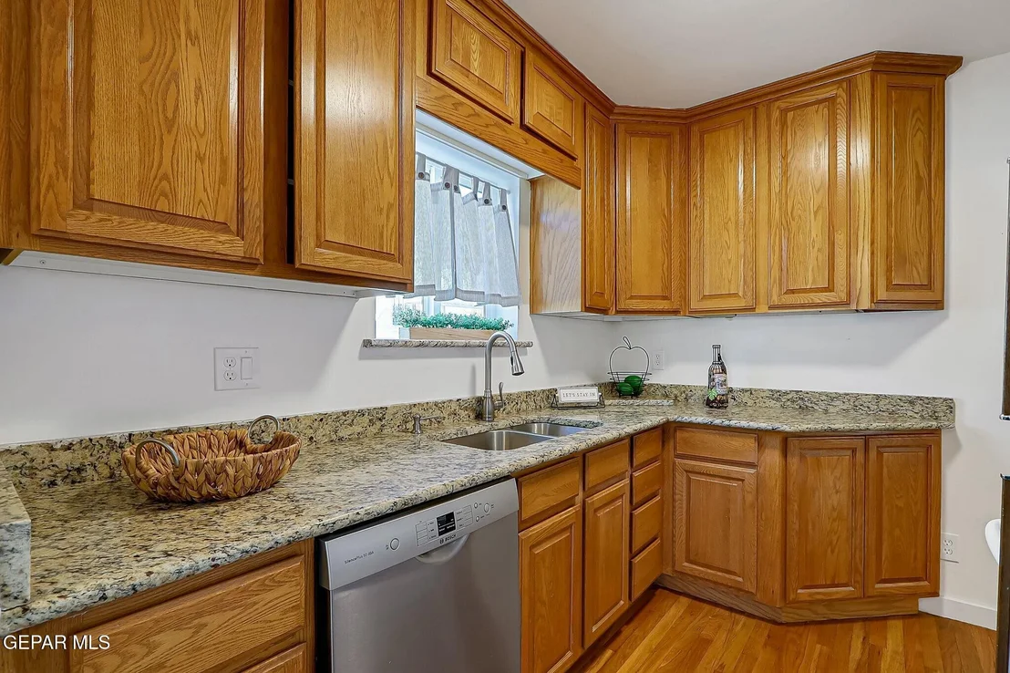 Photo of 601 E BALTIMORE Drive
