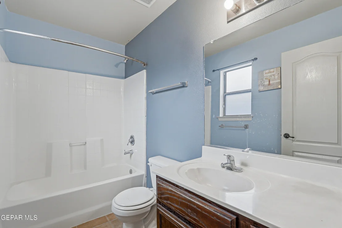 Photo of 14261 WOODS POINT Avenue