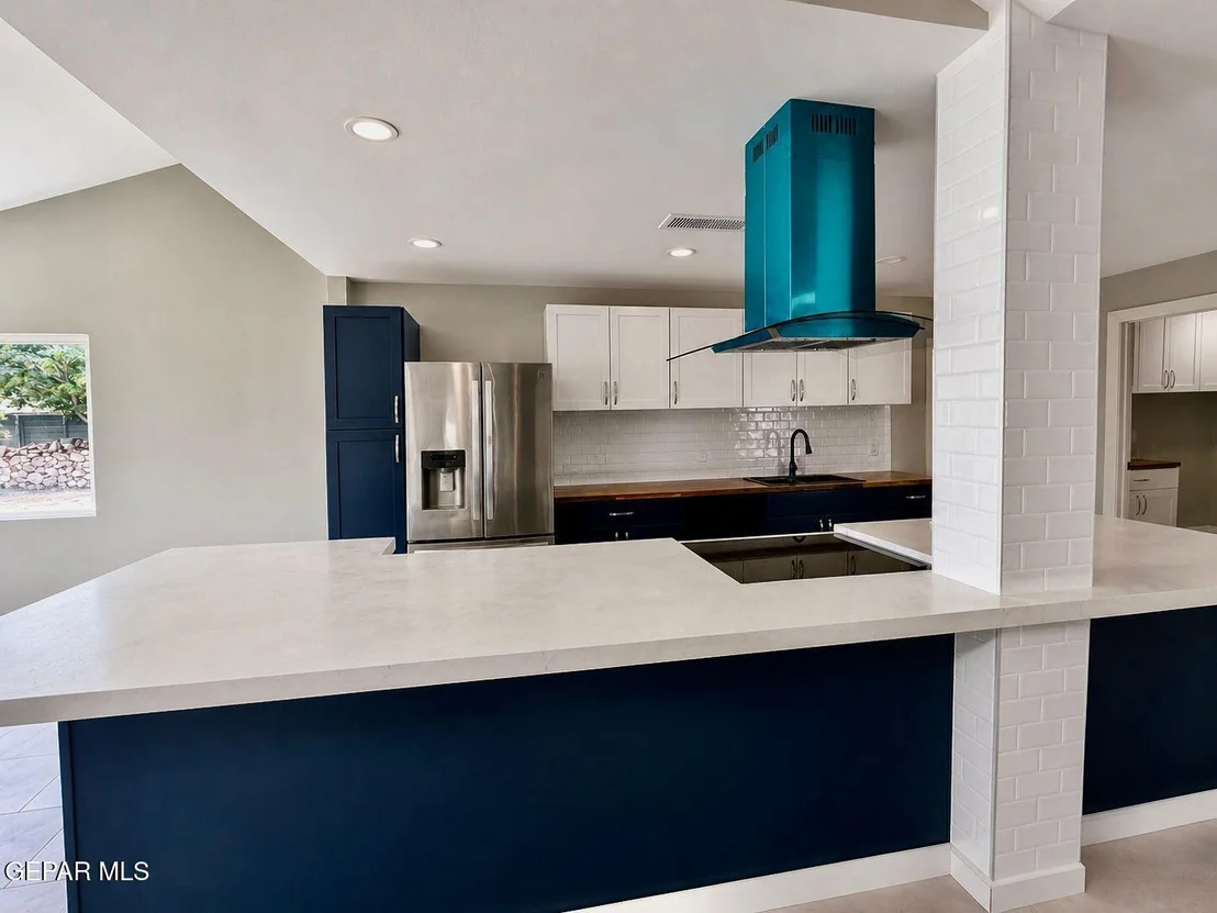 Photo of 775 W BORDERLAND Road
