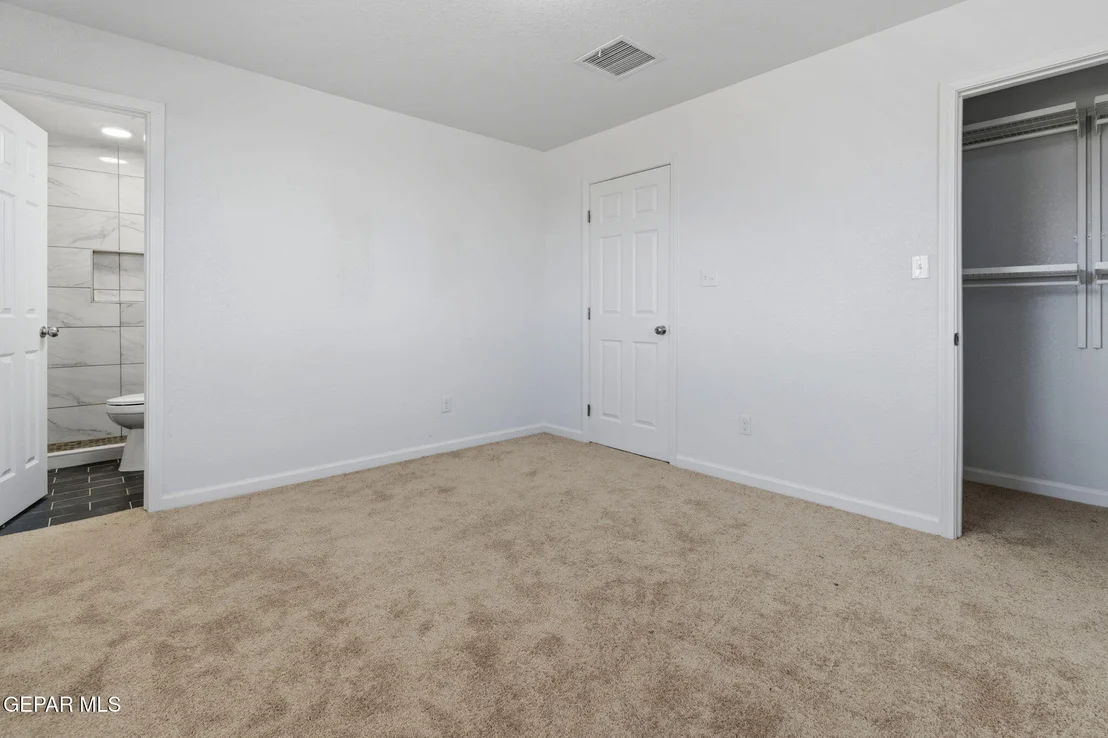 Photo of 4948 Royal Drive