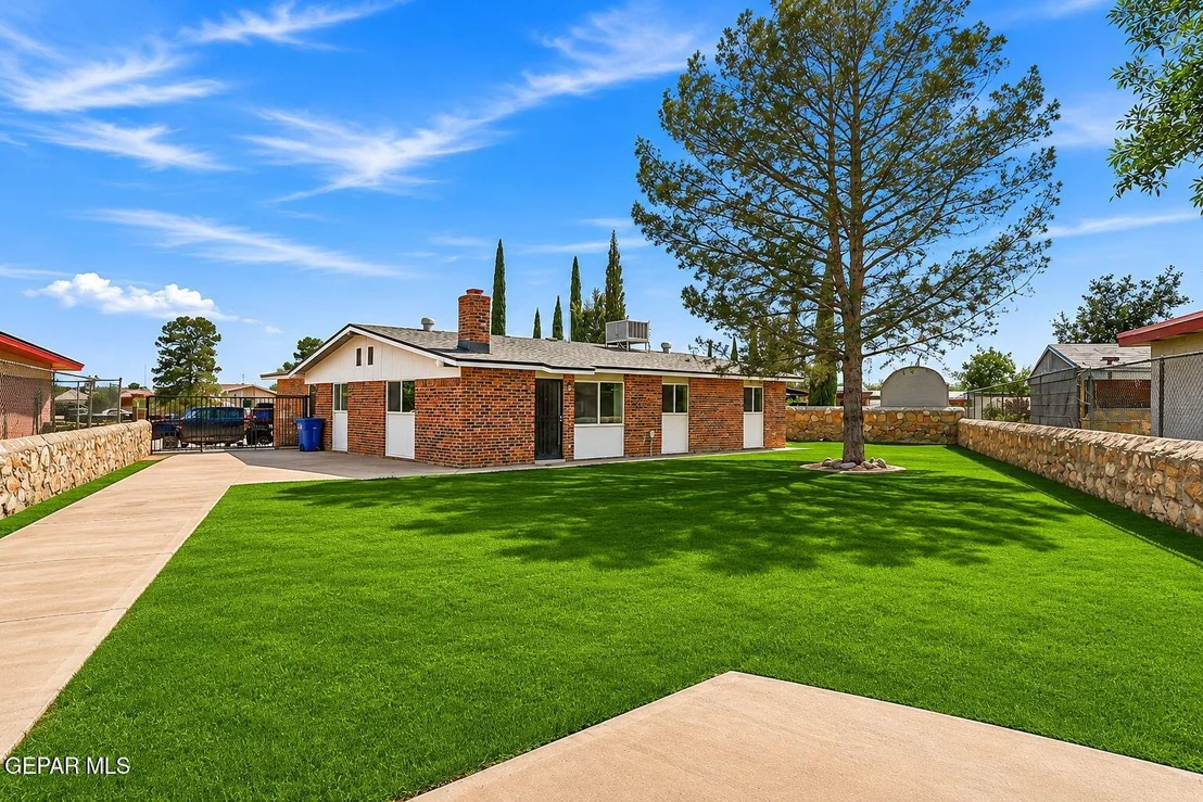 Photo of 8400 FURMAN Place