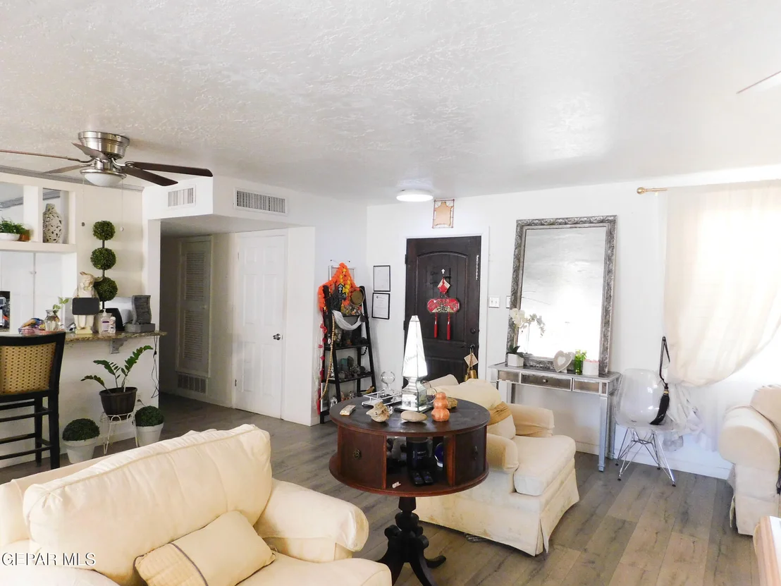Photo of 624 DE LEON Drive
