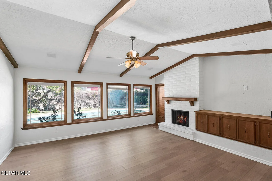 Photo of 424 PALMARY Drive