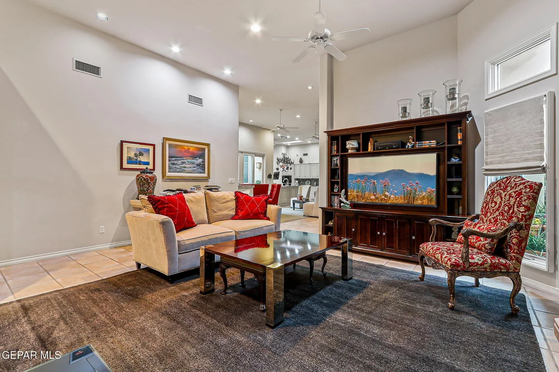 Photo of 1039 LOS JARDINES Circle