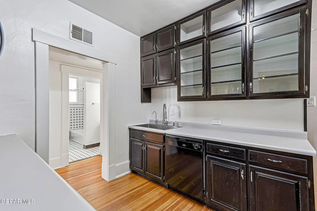 Photo of 1512 ELM Street
