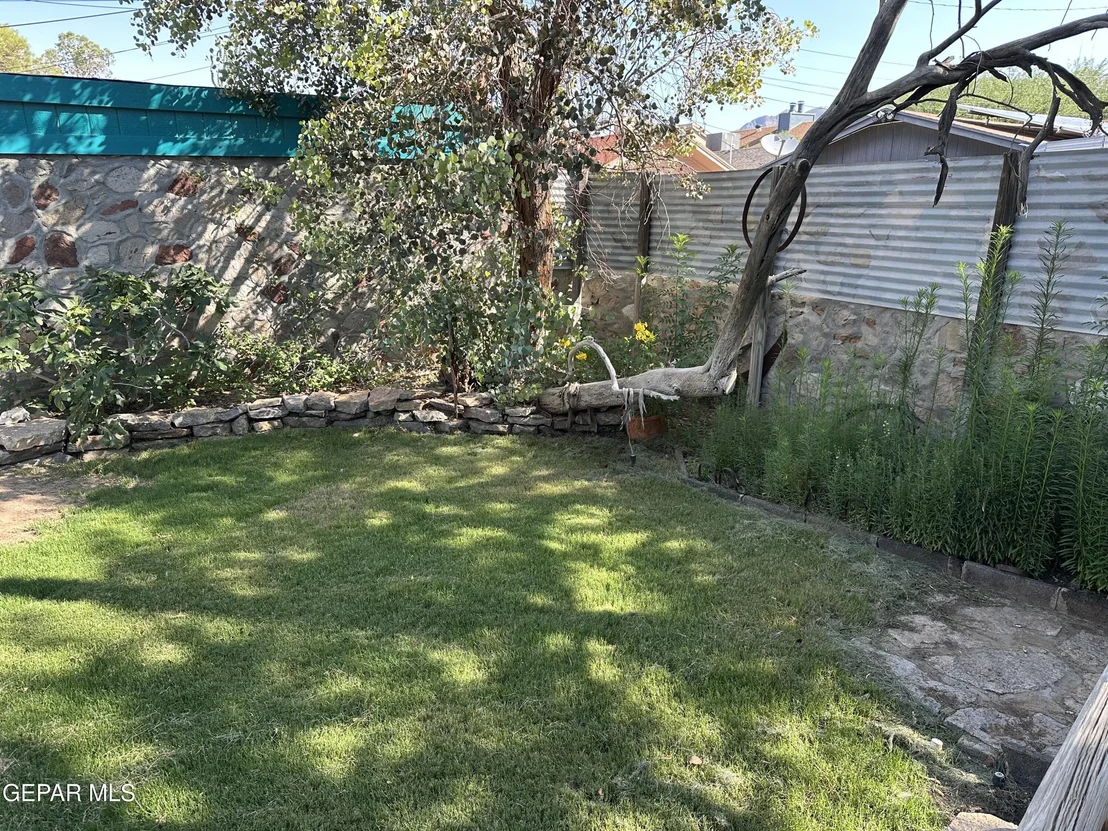 Photo of 511 E. Blanchard Avenue