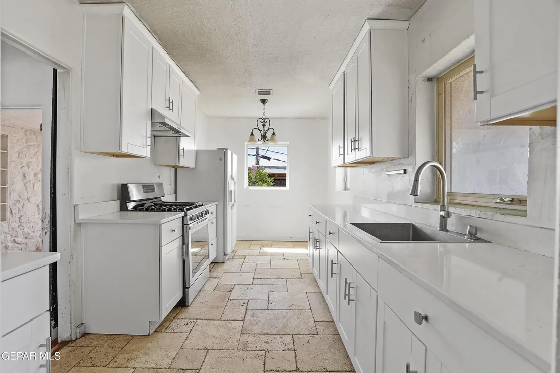Photo of 810 MESITA Drive