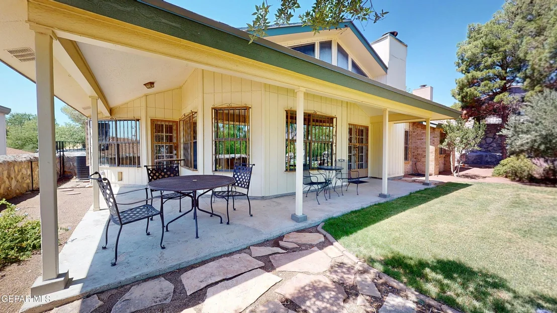 Photo of 724 CHELTENHAM Drive