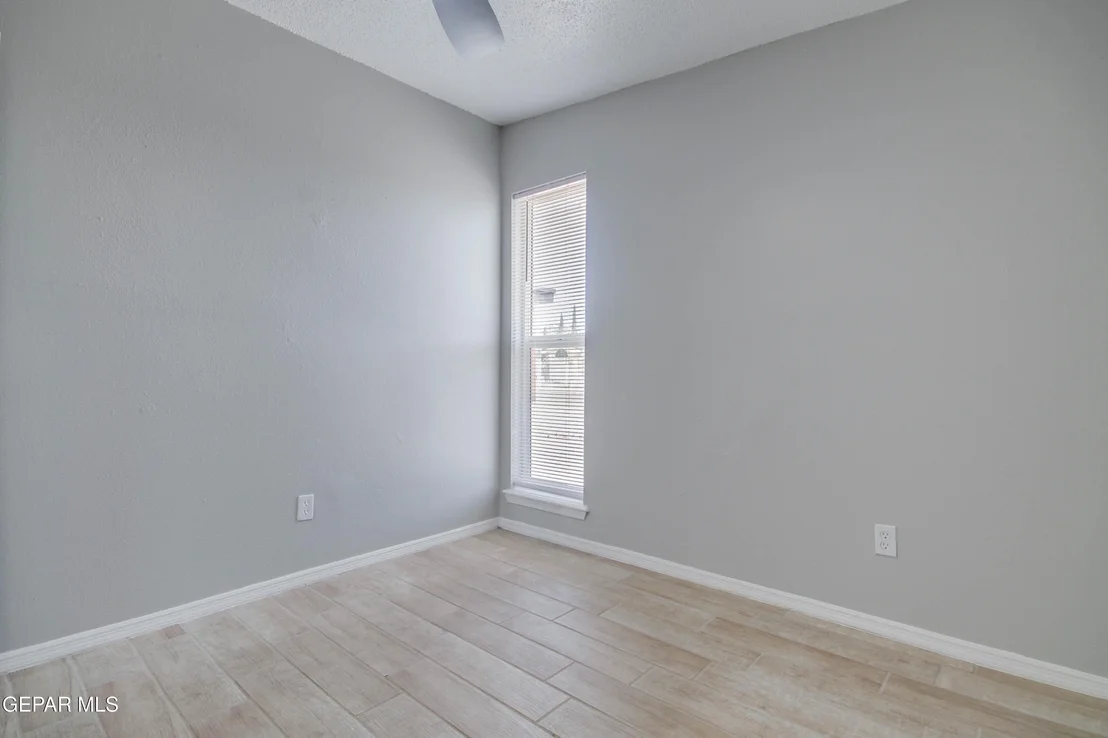 Photo of 6012 SINCLAIR Street