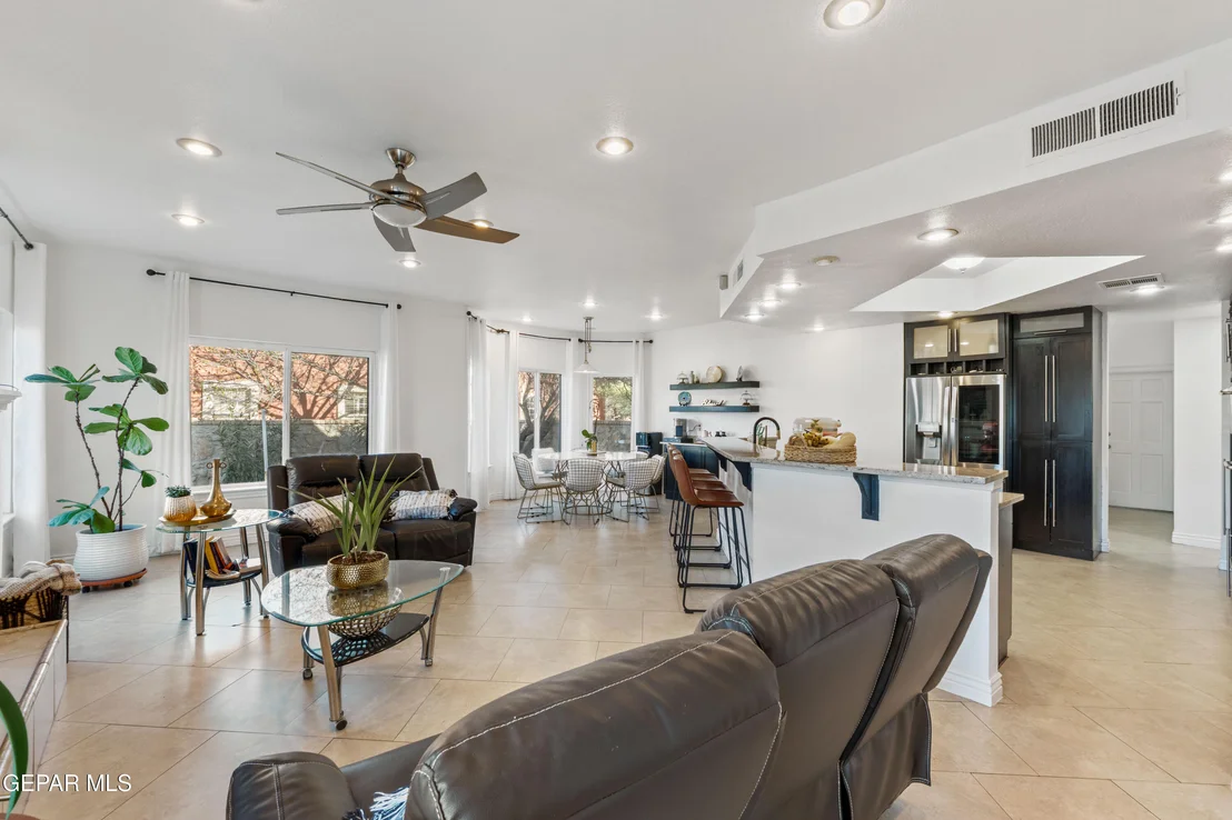 Photo of 721 WILLOW GLEN Drive
