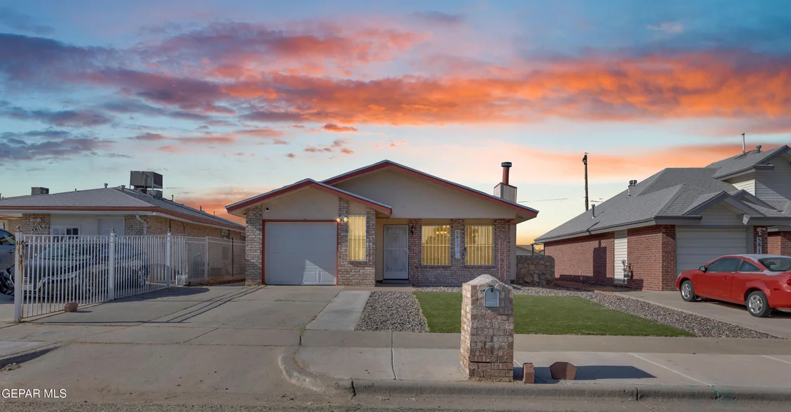 Photo of 5817 CHIPPENDALE Avenue
