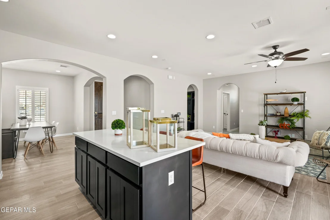 Photo of 12400 Amesbury