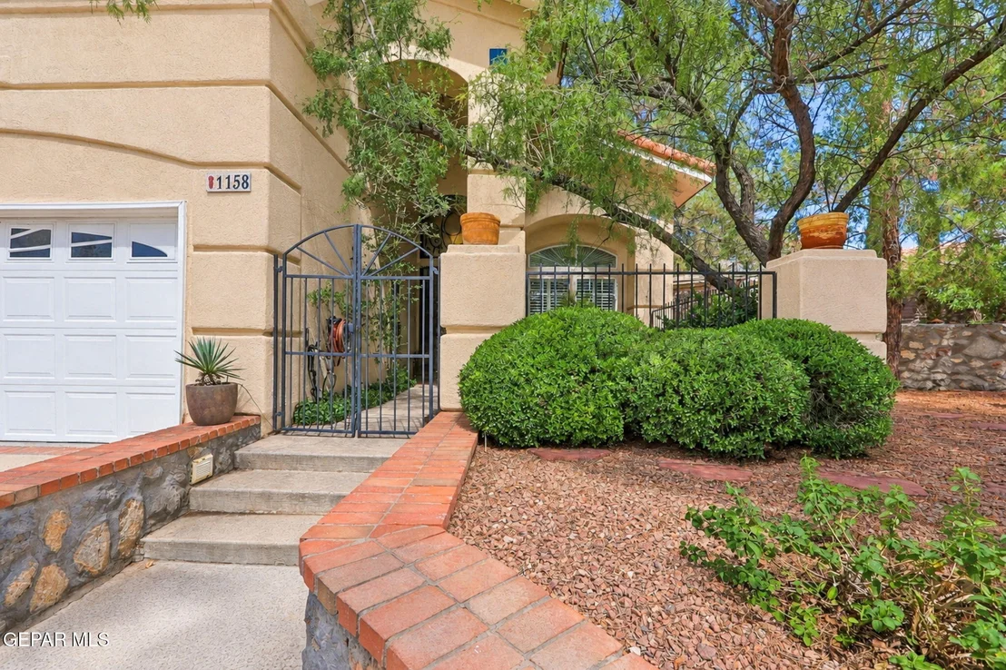 Photo of 1158 PINE RIDGE Way