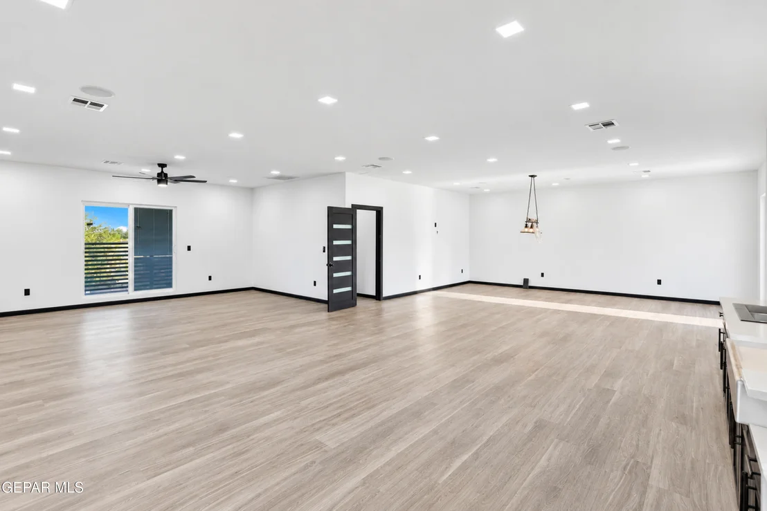 Photo of 817 Jones Point Place