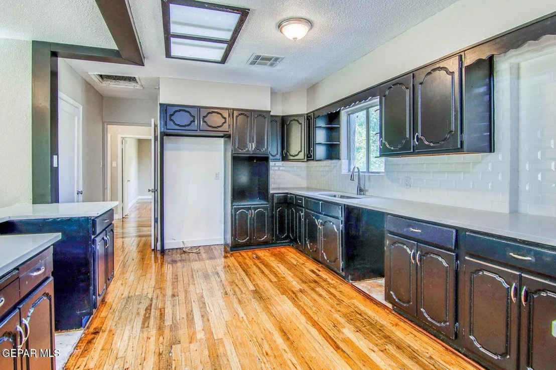 Photo of 915 Sparks Circle
