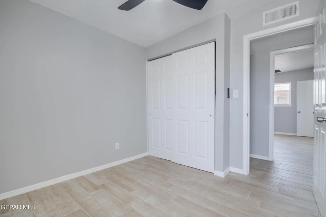 Photo of 6012 SINCLAIR Street
