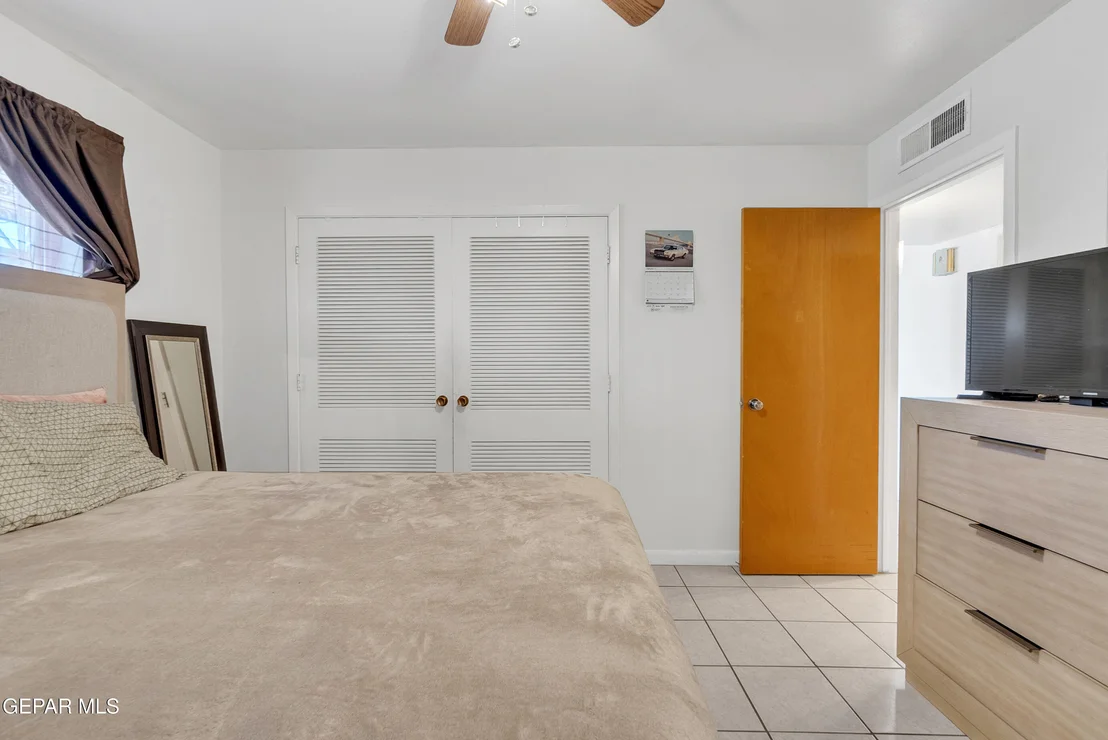 Photo of 3818 JACKSON Avenue