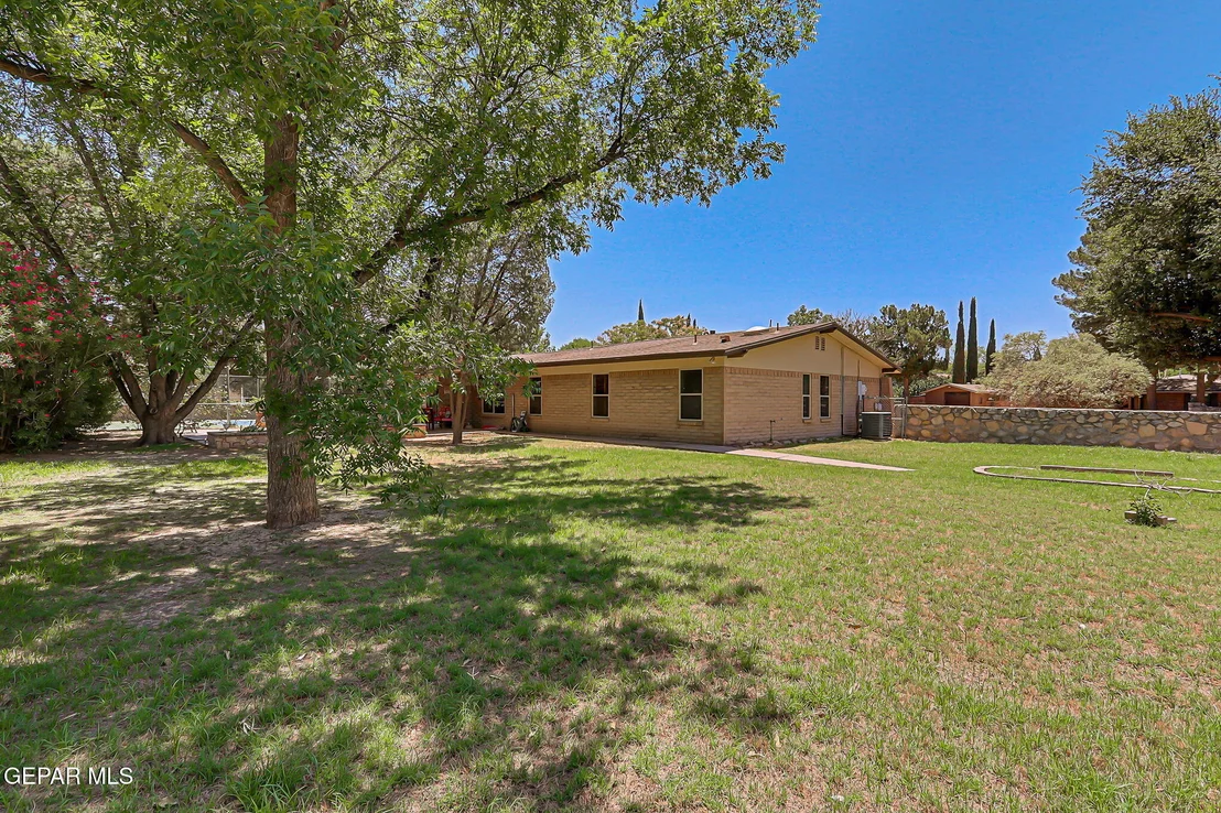 Photo of 713 LIVE OAK Drive