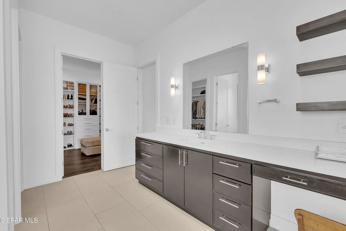 Photo of 386 ROCKY POINTE Drive