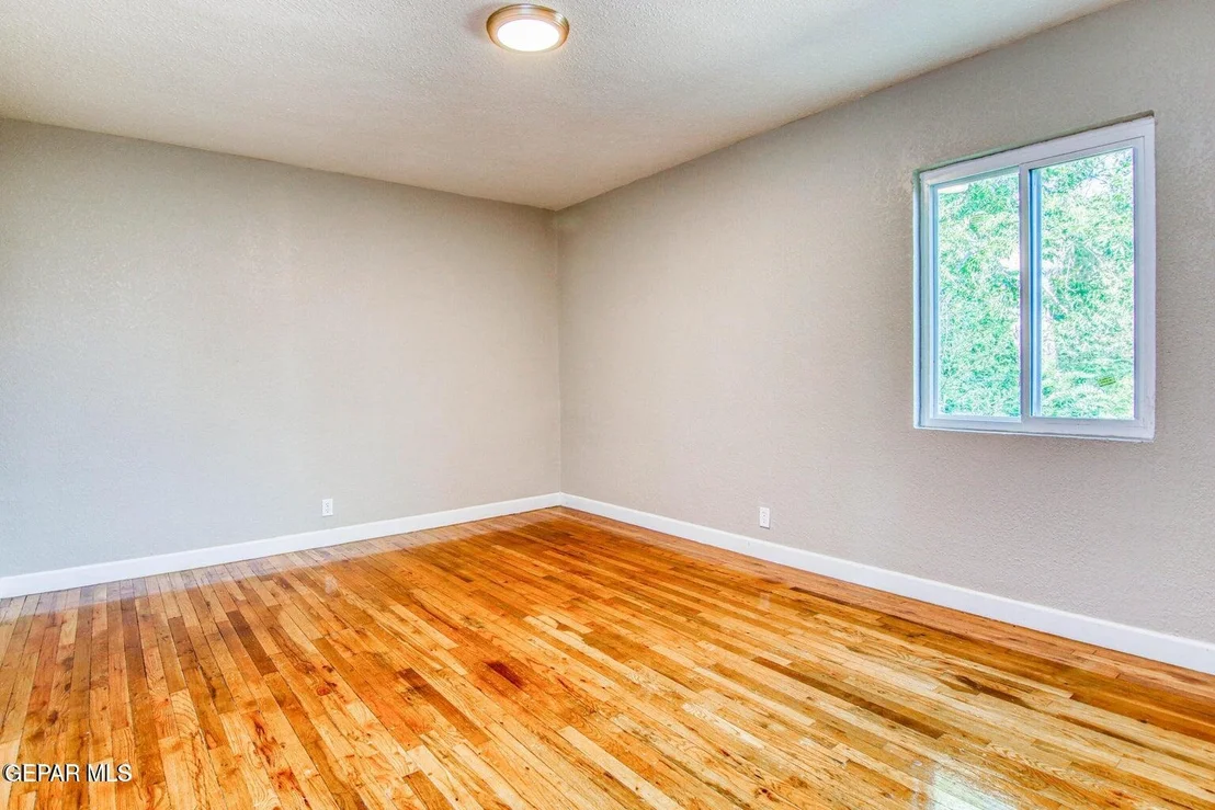Photo of 915 Sparks Circle
