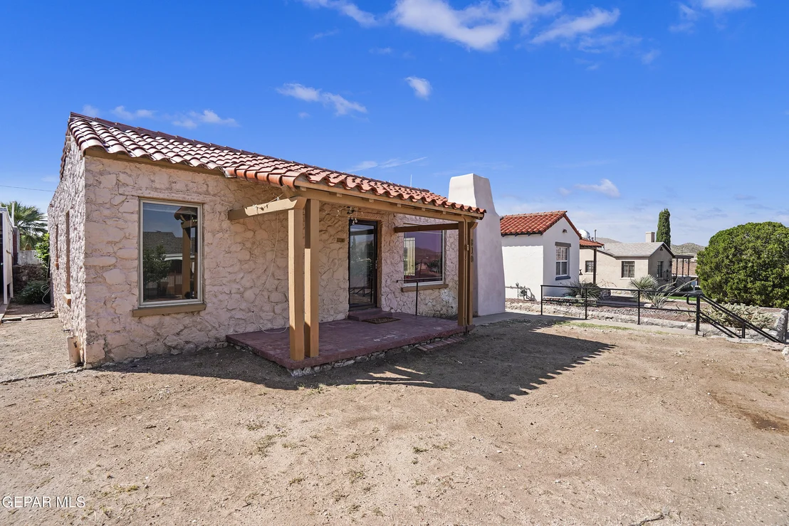 Photo of 810 MESITA Drive