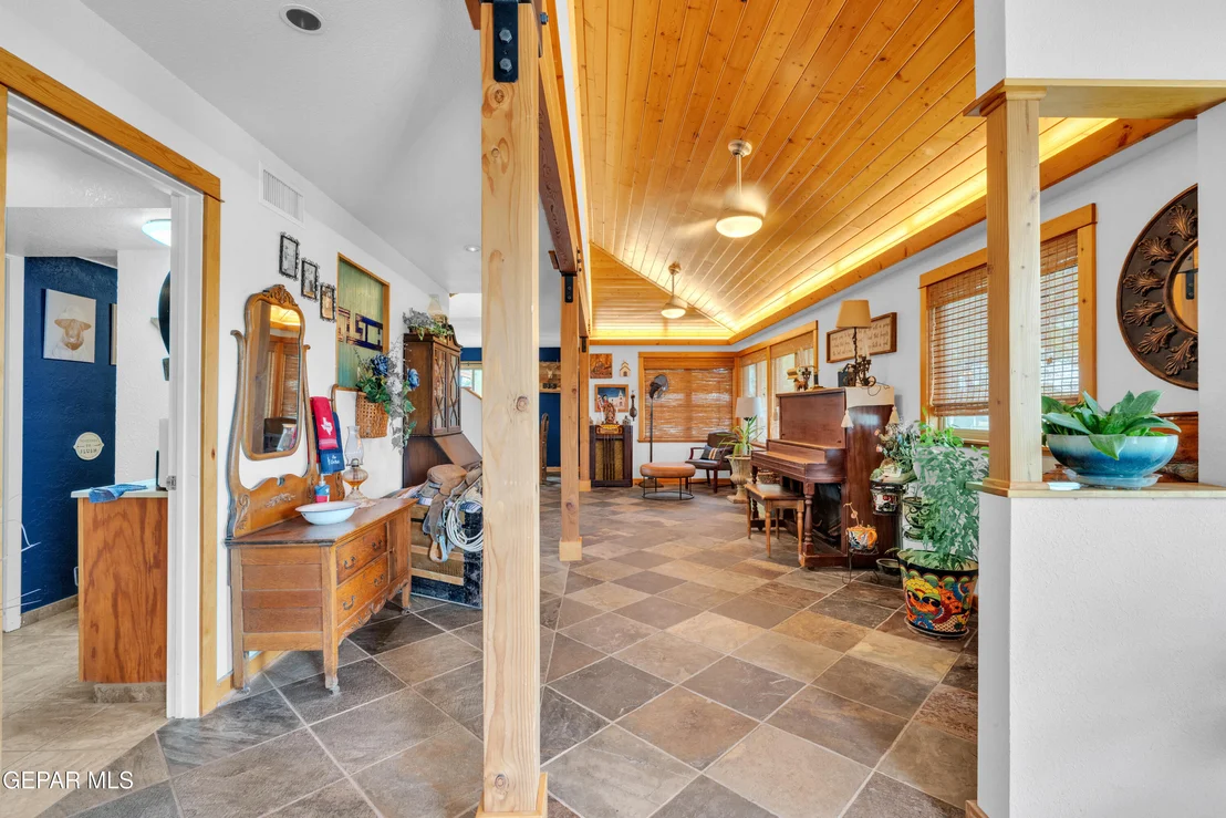 Photo of 6040 STRAHAN Road
