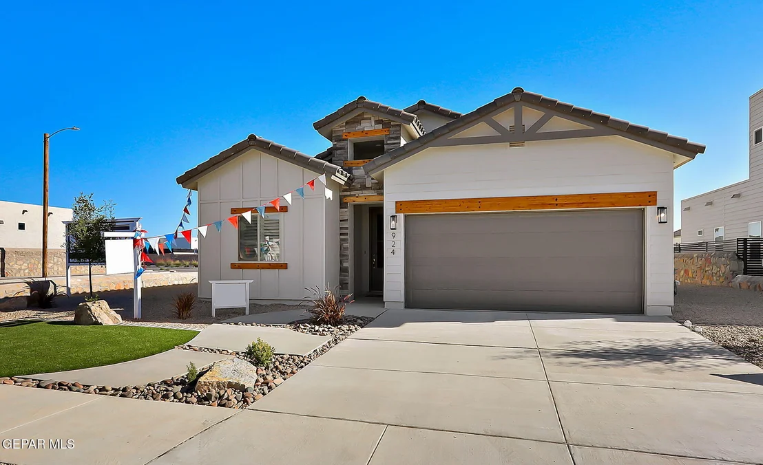 Photo of 924 Nayland Place