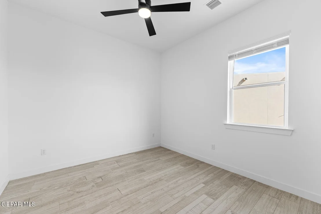 Photo of 920 Sandhurst Place