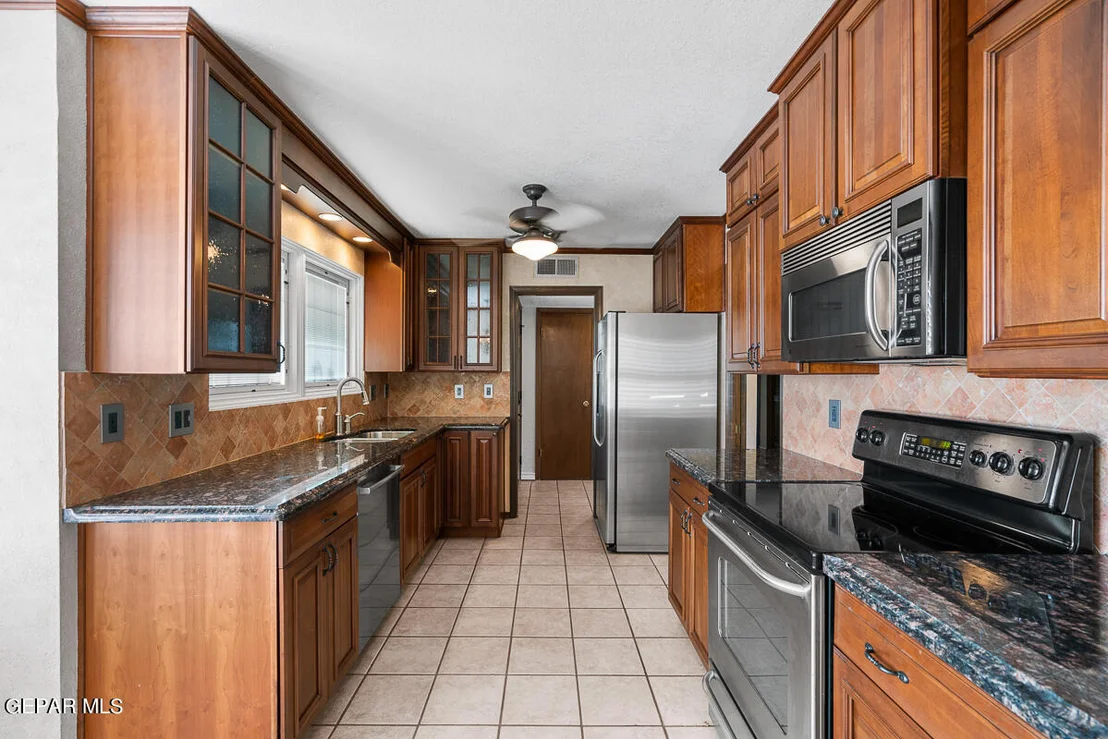 Photo of 424 PALMARY Drive